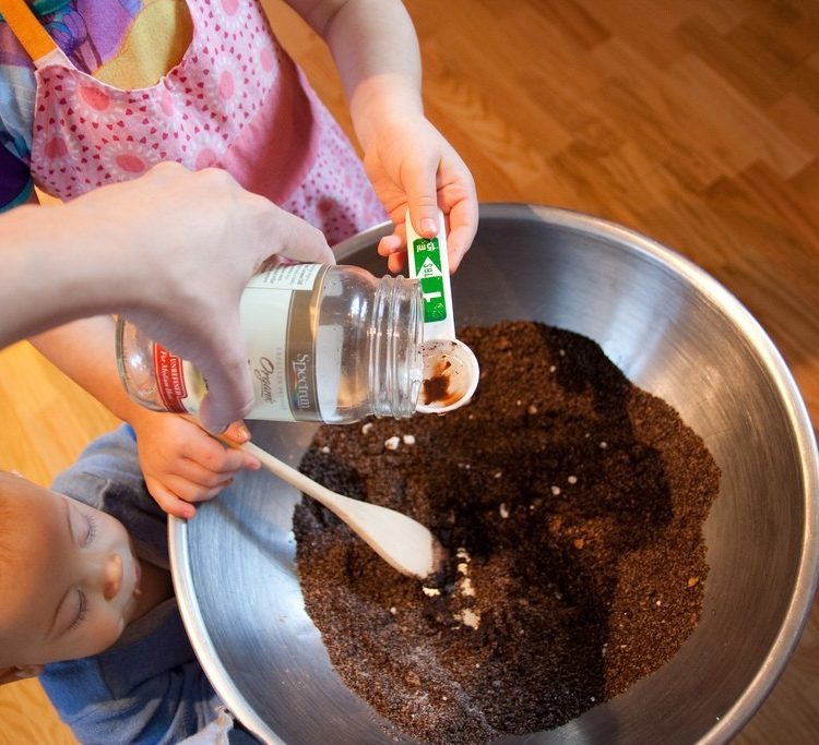 Holiday Gift Guide:: DIY Mocha Sugar Body Polish