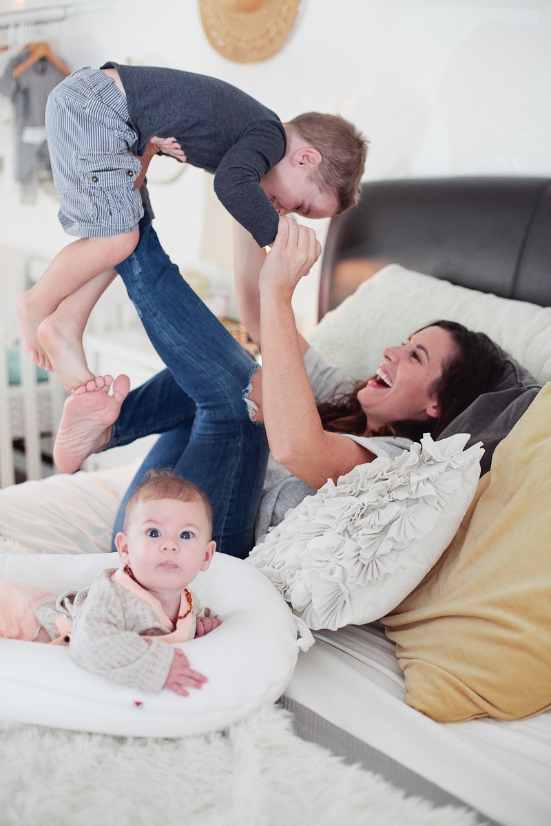 Create the Ultimate Morning Routine That Gets Results + a Free Worksheet. I love my mornings with my kiddos, these cuddles are the best! 