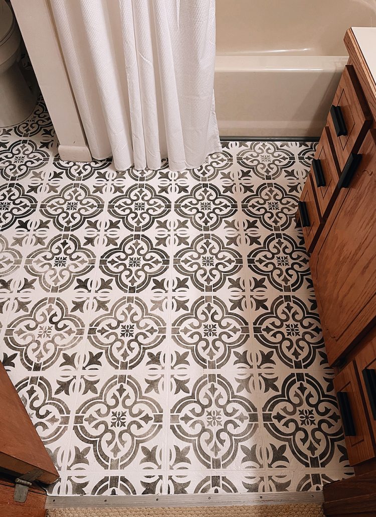 Cabin DIY: How to Easily Paint Linoleum Floors in your Bathroom – No Sanding!