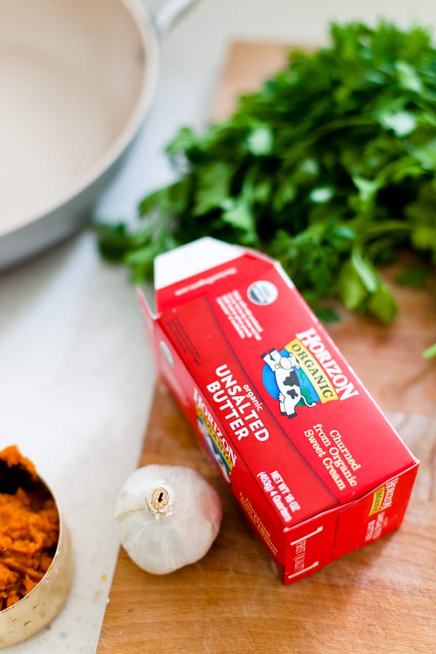 YUMMM is all I can say! I know why you're here: it starts with PUMPKIN… Pass on the BORING white alfredo and whip up this creamy pumpkin alfredo dish that's perfect fall dinner and easy enough for a weeknight meal!