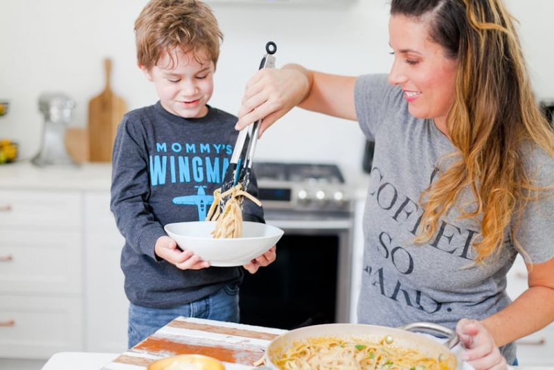 YUMMM is all I can say! I know why you're here: it starts with PUMPKIN… Pass on the BORING white alfredo and whip up this creamy pumpkin alfredo dish that's perfect fall dinner and easy enough for a weeknight meal!