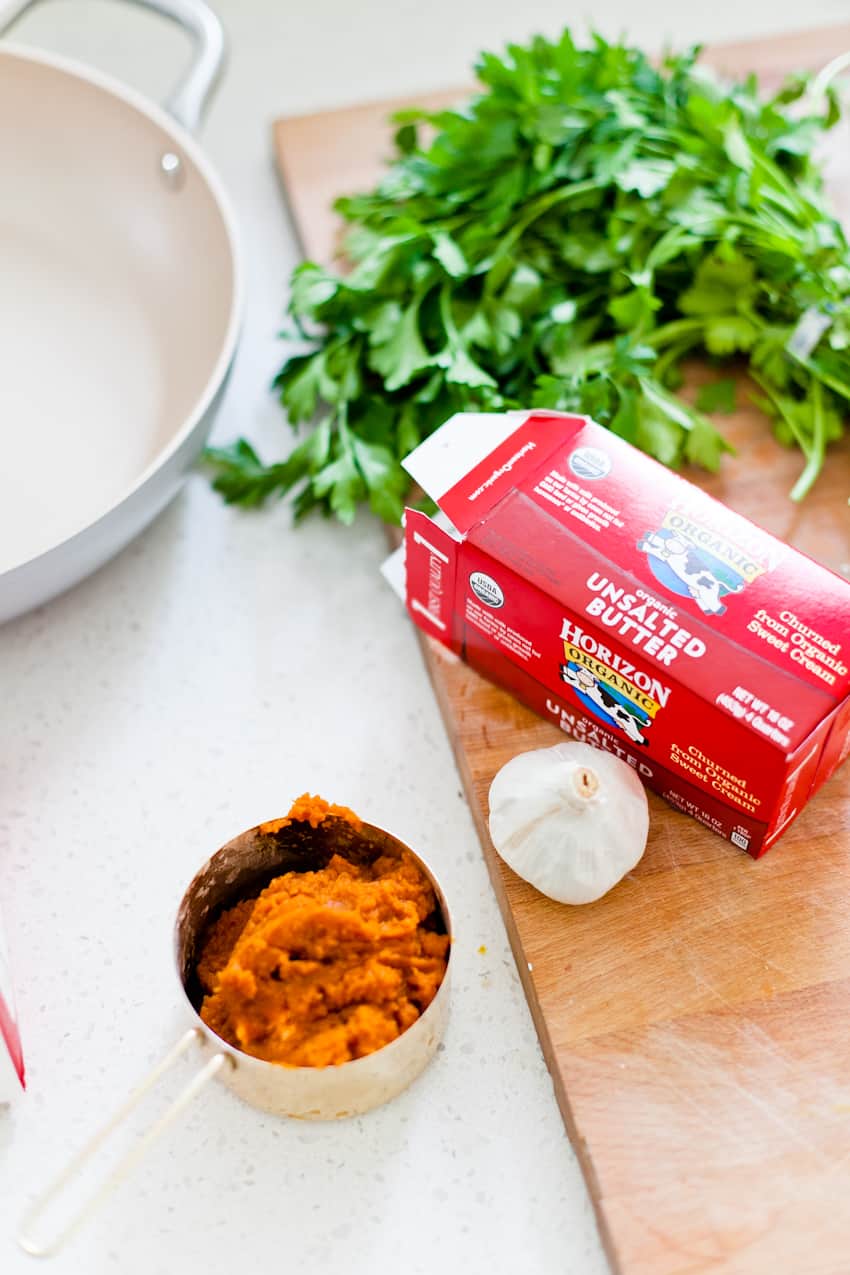 YUMMM is all I can say! I know why you're here: it starts with PUMPKIN… Pass on the BORING white alfredo and whip up this creamy pumpkin alfredo dish that's perfect fall dinner and easy enough for a weeknight meal!