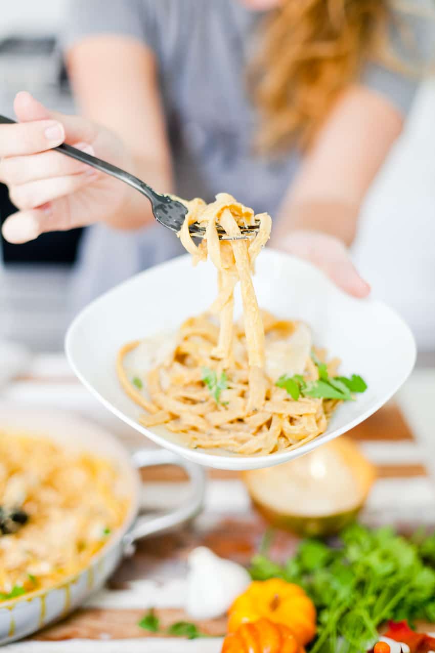 YUMMM is all I can say! I know why you're here: it starts with PUMPKIN… Pass on the BORING white alfredo and whip up this creamy pumpkin alfredo dish that's perfect fall dinner and easy enough for a weeknight meal!