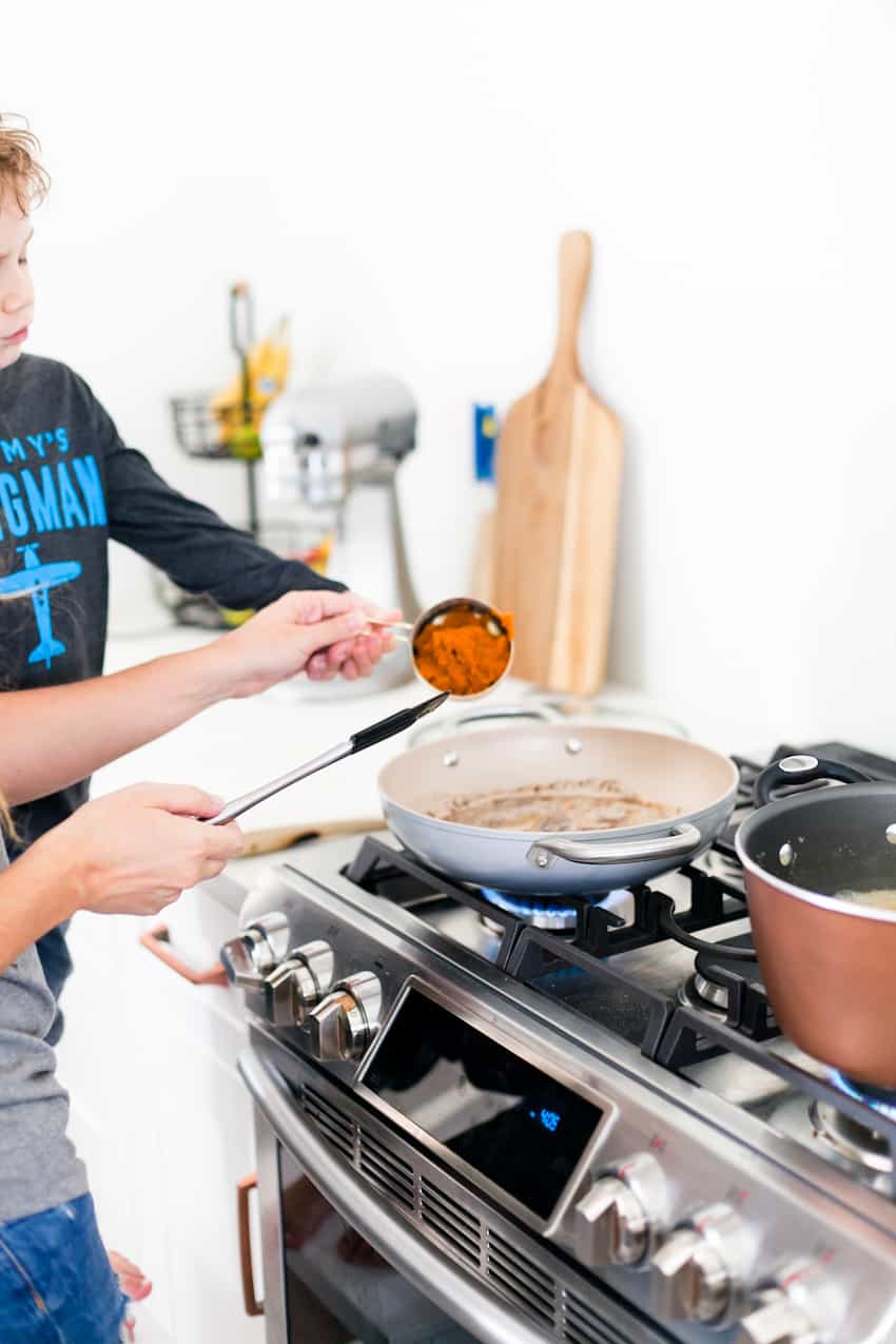 YUMMM is all I can say! I know why you're here: it starts with PUMPKIN… Pass on the BORING white alfredo and whip up this creamy pumpkin alfredo dish that's perfect fall dinner and easy enough for a weeknight meal!