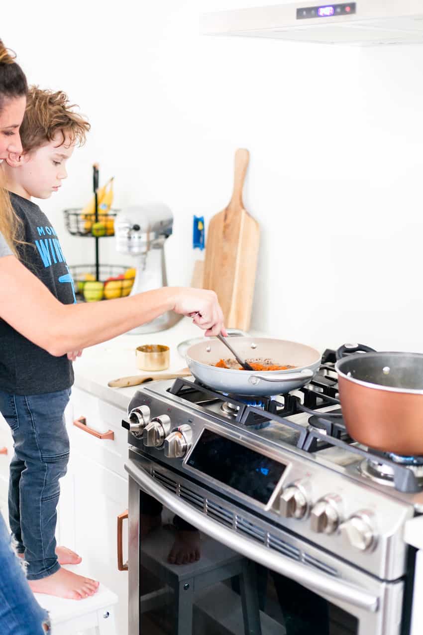 YUMMM is all I can say! I know why you're here: it starts with PUMPKIN… Pass on the BORING white alfredo and whip up this creamy pumpkin alfredo dish that's perfect fall dinner and easy enough for a weeknight meal!