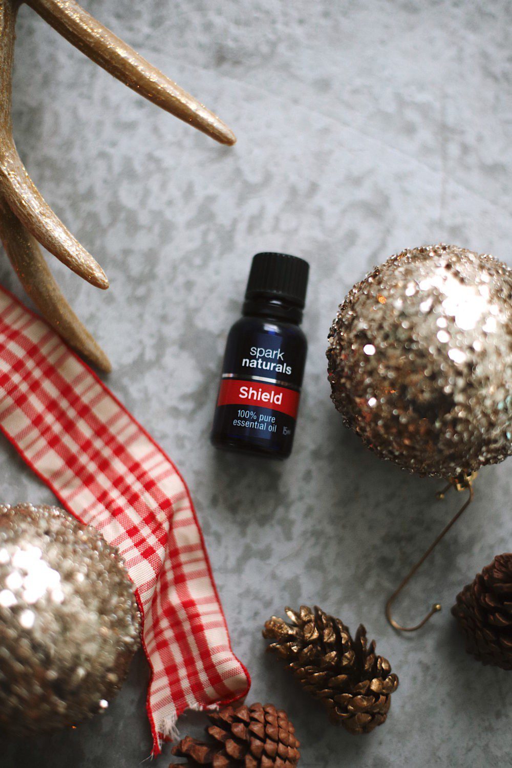12 Christmas Essential Oils to Fight Stress