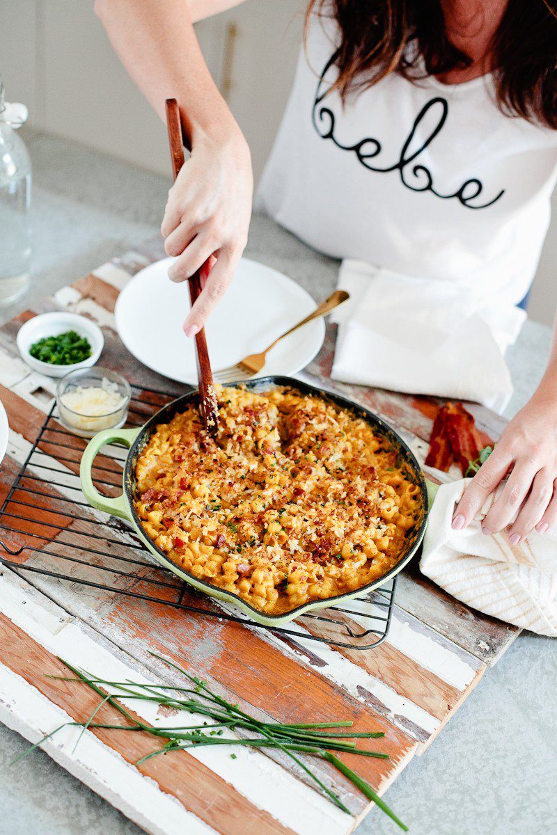 A deliciously creamy pumpkin bacon mac and cheese recipe is a perfect mix of flavors and a great ONE POT DISH for a weeknight dinner.