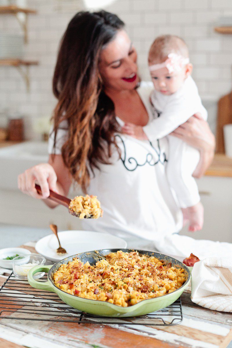 A deliciously creamy pumpkin bacon mac and cheese recipe is a perfect mix of flavors and a great ONE POT DISH for a weeknight dinner.