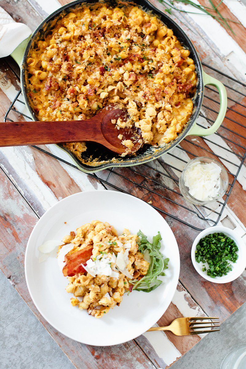 A deliciously creamy pumpkin bacon mac and cheese recipe is a perfect mix of flavors and a great ONE POT DISH for a weeknight dinner.