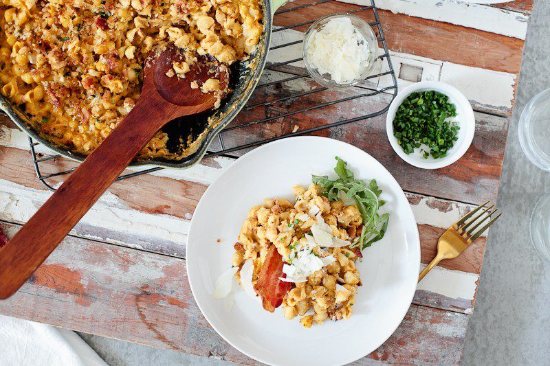 A deliciously creamy pumpkin bacon mac and cheese recipe is a perfect mix of flavors and a great ONE POT DISH for a weeknight dinner.