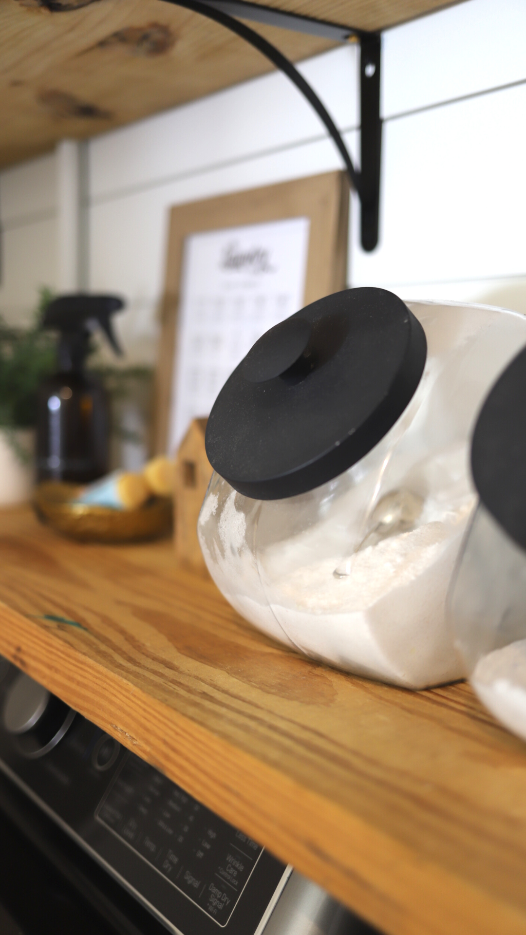 DIY NATURAL LAUNDRY DETERGENT