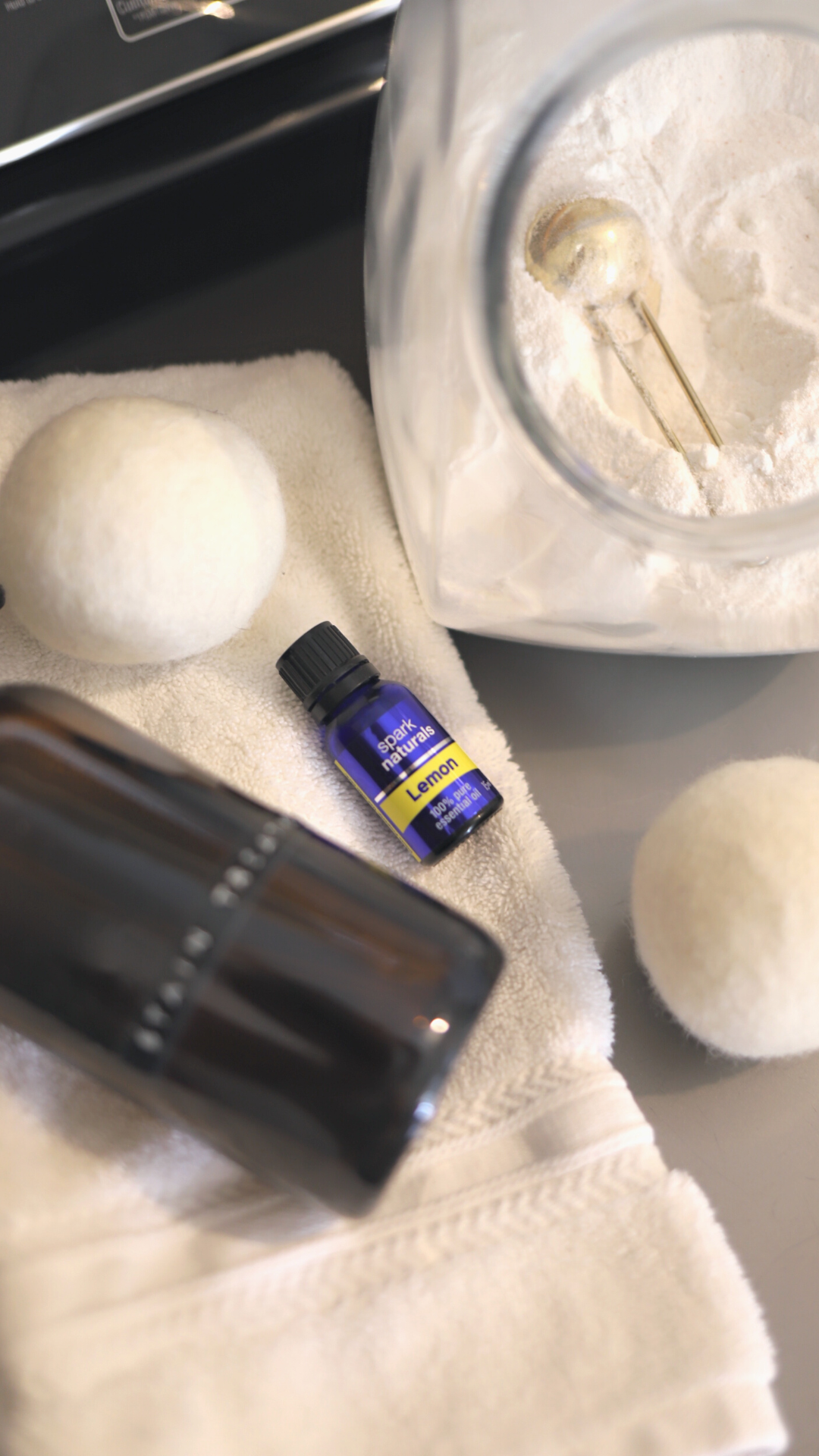 DIY NATURAL LAUNDRY DETERGENT